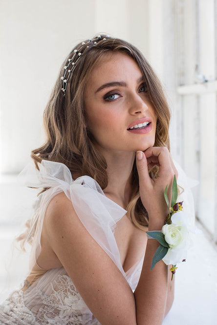 Our headbands are the perfect bridal hair accessories for your bridal hairstyle and add that touch of sparkle on your wedding day.