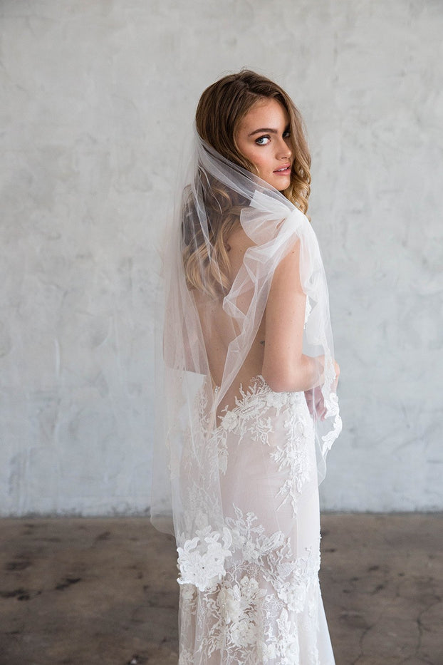 AMELIANA FINGERTIP VEIL - WITH SCATTERED LACE EDGE