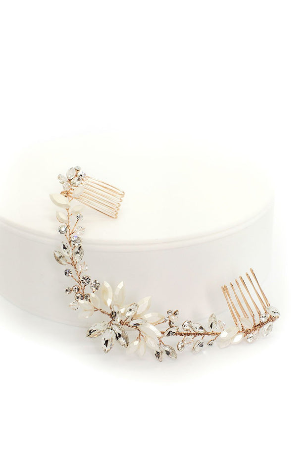 Our halo combs are the perfect bridal hair accessories for your bridal hairstyle. 